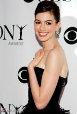 高清组图：大嘴美女安妮-海瑟薇美丽亮相