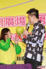 组图：《男人如衣服》迎中秋 林峰与熊黛林比高