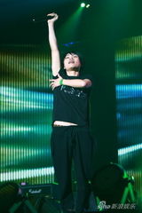 高清：热波第二天 谭维维变摇滚女张杰脱衣惹尖叫