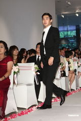 组图：纪文蕙大婚性感露半球 曾之乔杨佑宁也想婚