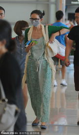 组图：林志玲素颜油皮似大婶 黑框镜发卡扮嫩