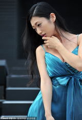 组图：倖田来未透视内衣竞艳坛蜜俯身秀美乳