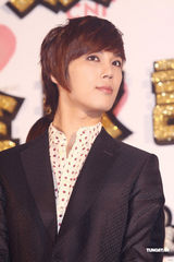 组图：朴政珉拓展演艺事业 林育羣送大汉堡解馋