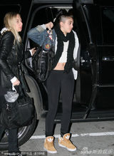 组图：麦当娜女儿随母曝光 发型奇特彰显叛逆个性