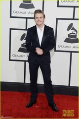 组图：小正太亨特-海耶斯亮相红毯 西装帅气