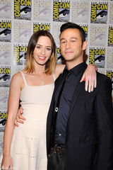 组图：囧瑟夫与艾米丽-布朗特出席漫展