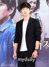 组图：金载沅新剧发布 赵允熙桔色裙性感妩媚