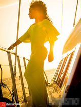 组图：克里斯蒂娜-米兰比基尼秀美胸 激情似火