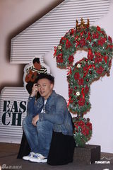 组图：陈奕迅巡演开庆功宴 否认婚变称家庭幸福