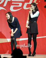 组图：韩花滑运动员金妍儿等出席体育大奖颁奖礼