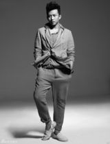 组图：邓超登杂志封面变身俏皮型男