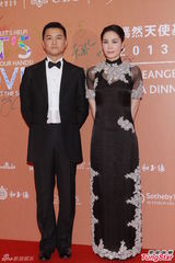 群星闪耀嫣然基金晚宴 王菲旗袍装与李亚鹏恩爱