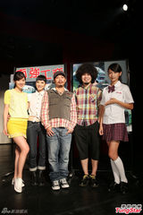 组图：方文山拍电影变开朗 许雅涵成小粉丝取经