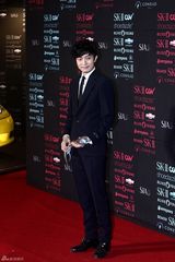 组图：韩国SIA时尚颁奖举行 张东健获大奖