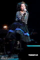 高清组图：王菀之不计前嫌原谅好友 张敬轩因病失约