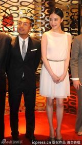 组图：倪妮白裙代言气质优雅宛若女神