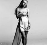 高清图：Lady GaGa穿舞鞋拍写真 大胆撩衣裸臀