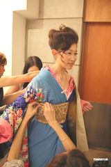 组图：王菀之10月首开个唱 穿和服演绎狂野