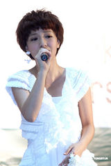 幻灯图:郭采洁抵京过端午 奶奶亲制爱心粽隔空助威