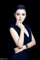 组图：陈廷嘉时尚写真曝光 诠释女王双面极致魅惑