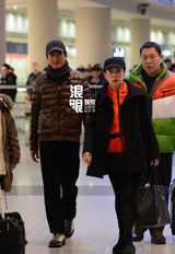 组图：周润发携妻进京成跟班 大笑卖萌接地气