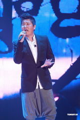 高清组图：2010新城国语力颁奖礼男歌手现场秀