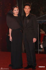 高清图：杨千嬅丁子高恩爱现身 杨千嬅黑装霸气