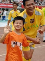 组图：香港明星足球队阵容曝光 将举行慈善义赛