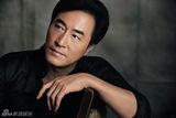组图：杨立新多面写真 诠释舞台影视双重性格