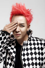 组图：耀乐团熟男写真曝光 鬼魅气质潮范十足