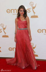 组图：63届艾美奖红毯 童星萨拉-海兰德美人初长成