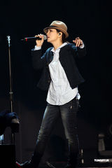 组图：Hebe语出惊人“胸部山” Ella搞笑扮丑相挺