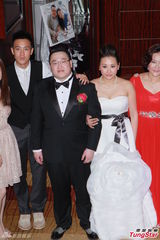 组图：曾志伟小儿子大婚众星捧场 现场豪送钻石