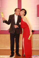 组图：黄子华田蕊妮获视帝后 张智霖获最喜爱奖