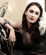 组图：梅根-福克斯登杂志封面 复古妆容冷艳性感