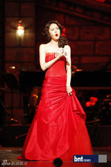 组图：孙浩英《歌剧明星》获胜 严智苑主持礼服抢眼