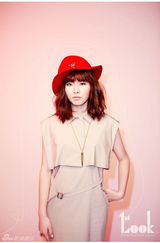 组图： 韩组合两个月成员金艺林写真秀都市范儿