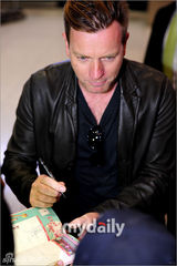 组图：好莱坞影星威尔斯密斯伊万麦格雷戈同机访韩