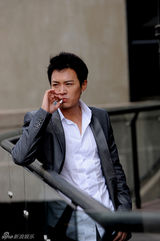 高清图：郑国霖西服写真曝光 尽显男人成熟潇洒