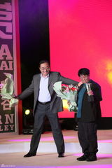 组图：田沁鑫收获年度大奖 周志强院长盼明年再登台