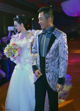 组图：王志飞张定涵大婚 新人跳探戈深情拥吻