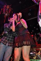 组图：女优小泽玛利亚现身昆明 酒吧大跳艳舞