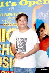 组图：黄秋生淡看Rosemary吸毒 梓岐夜店谨防被下药