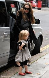 组图：朱莉和斯蒂芬妮星妈聚会 明星宝宝扎堆