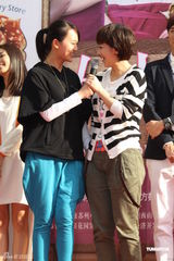 组图：陈键锋穆婷婷《女人泪》发布会默契十足