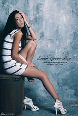 高清组图：韩国车模李美贤写真 裙装秀身材