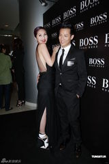 组图：杨千嬅透视装美背尽裸 正努力造人一切随缘