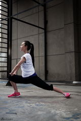 组图：霍思燕拍运动写真 推广女性运动新理念