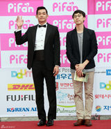 高清组图：秀爱黑礼服美艳电影节 申世京斜肩裙抢镜