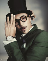 组图：陈坤登杂志封面 搞怪造型尽显诙谐幽默